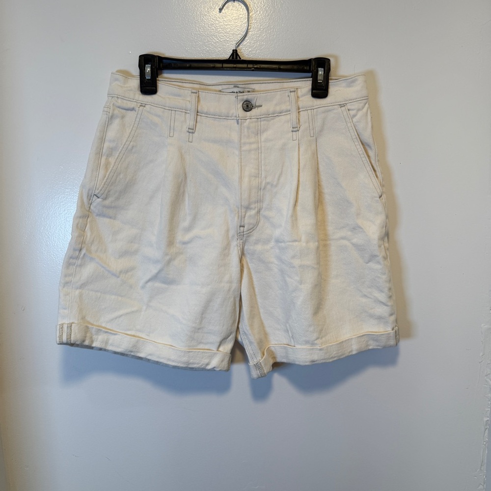 Abercrombie & Fitch the pleated short ultra high rise women’s size 31 or 12